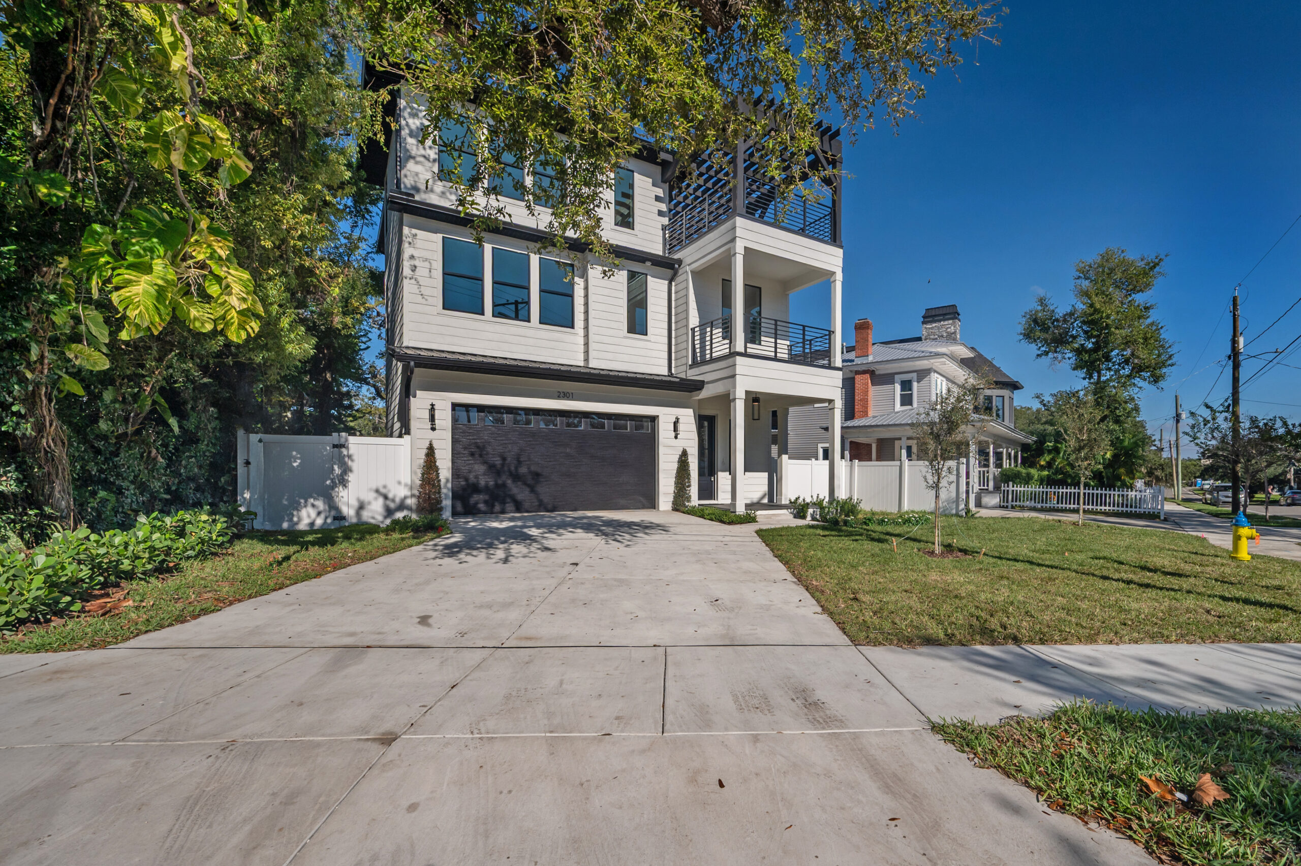 2301 N Ridgewood Ave